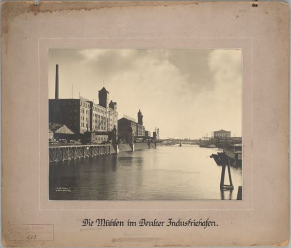 Datei:Mühlen im Deutzer-Industriehafen.jpg